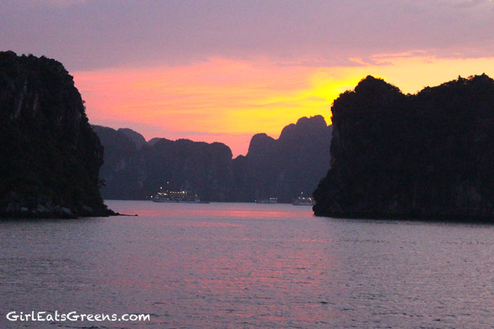 Halong-Bay-13